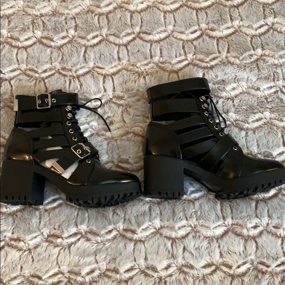 NIB Boohoo Heeled Combat Boots - Picture 5 of 7